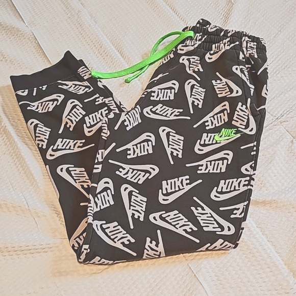 Boys Gray Nike All-Over Set - Picture 4 of 6